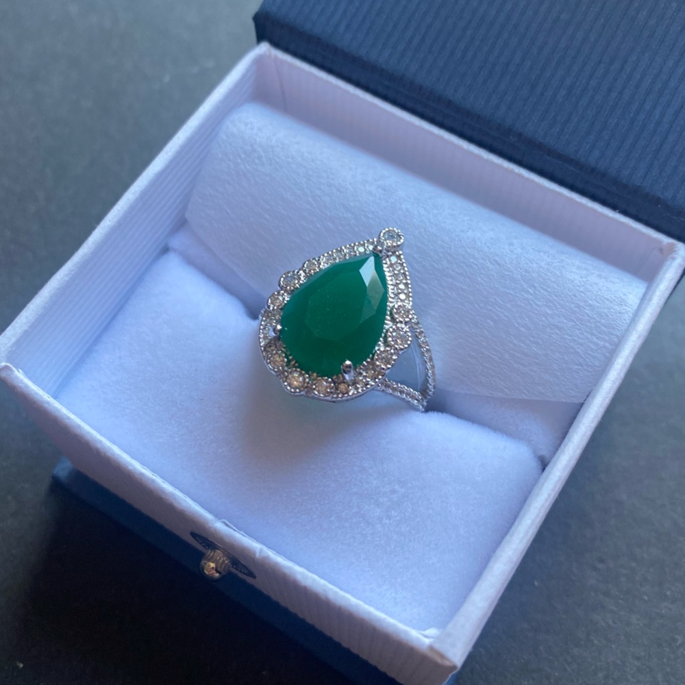 Pear Cut 4.88 ct Emerald Dinner Ring in Sterling Silver size 7.25 - Picture 3 of 16